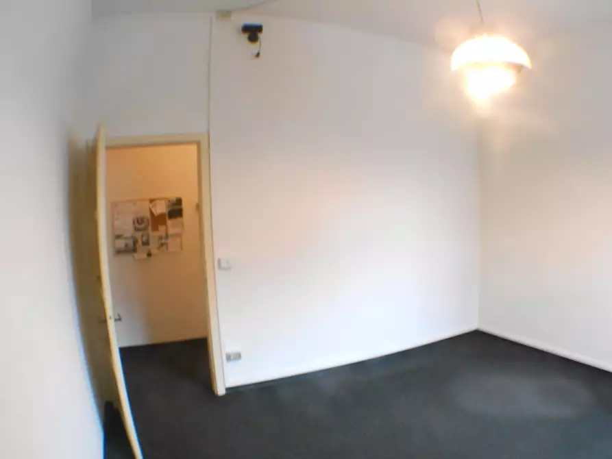 Immagine 8 di Ufficio in affitto  in Viale Giovanni Pacini a Lucca