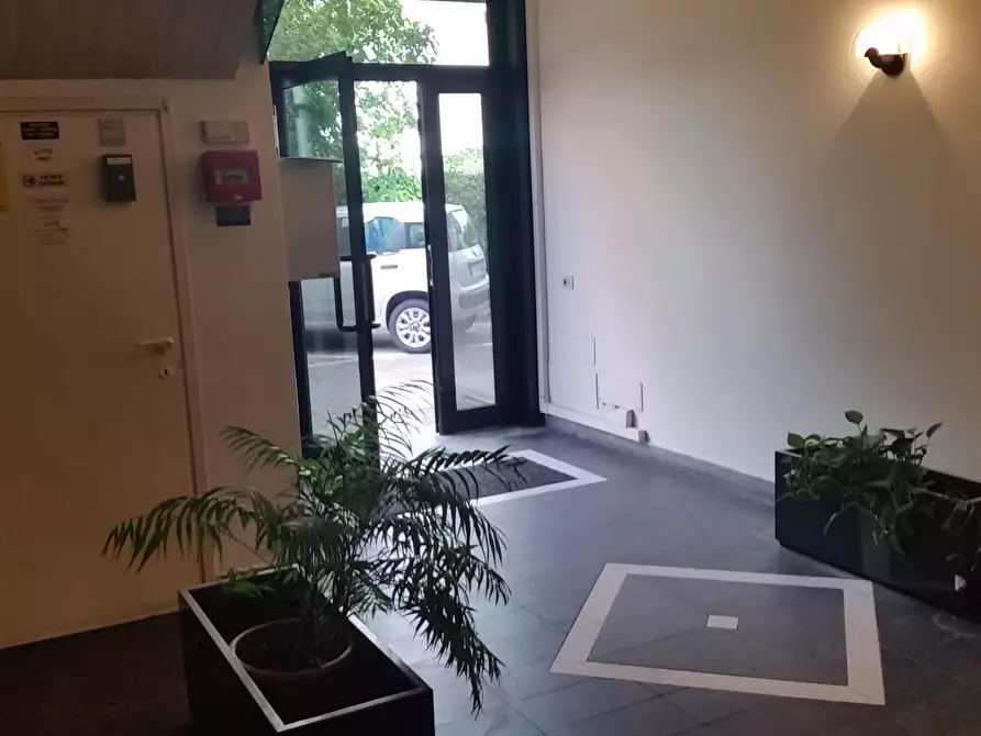 Immagine 10 di Ufficio in affitto  in via di tempagnano a Lucca