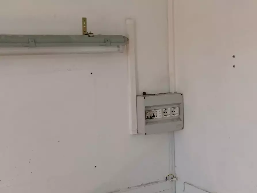 Immagine 4 di Laboratorio in affitto  in Via Sarzanese a Lucca