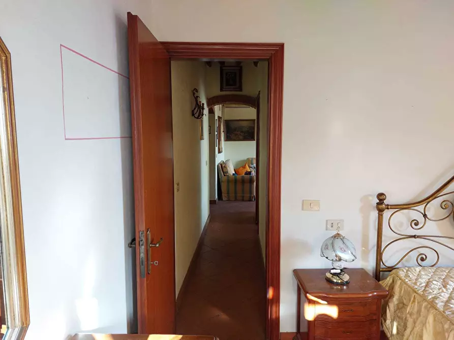 Immagine 11 di Appartamento in vendita  in Via del Toro a Lucca