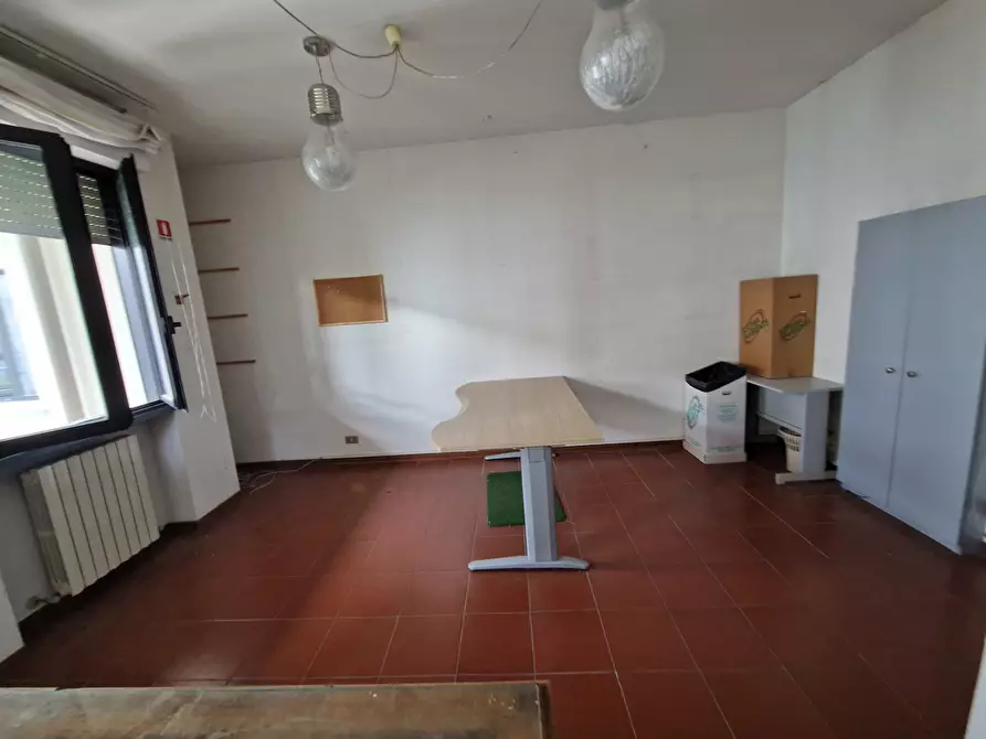Immagine 8 di Ufficio in vendita  in alighieri a Lucca