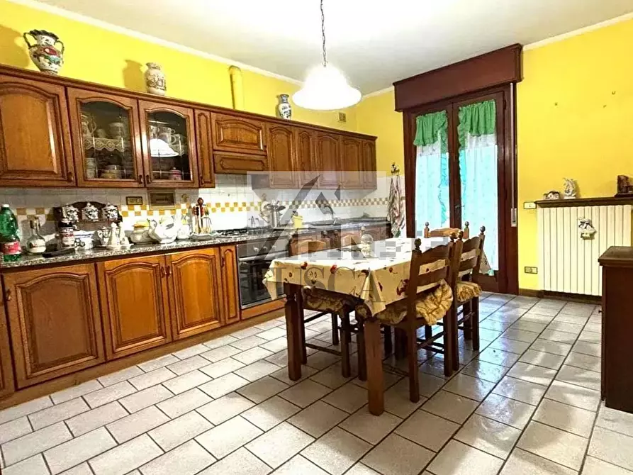 Immagine 4 di Pentalocale in vendita  in Via della Chiesa IX 164 a Lucca