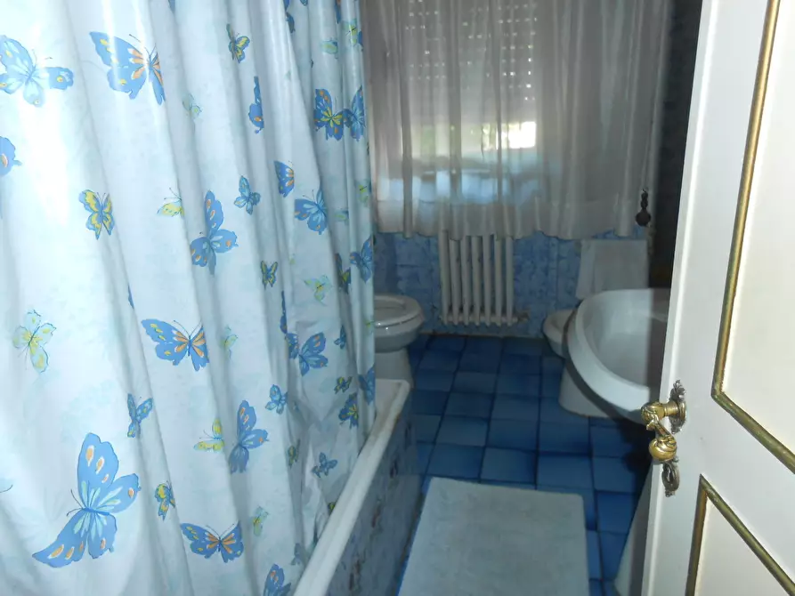 Immagine 12 di Villa in vendita  in Via per Chiatri a Lucca