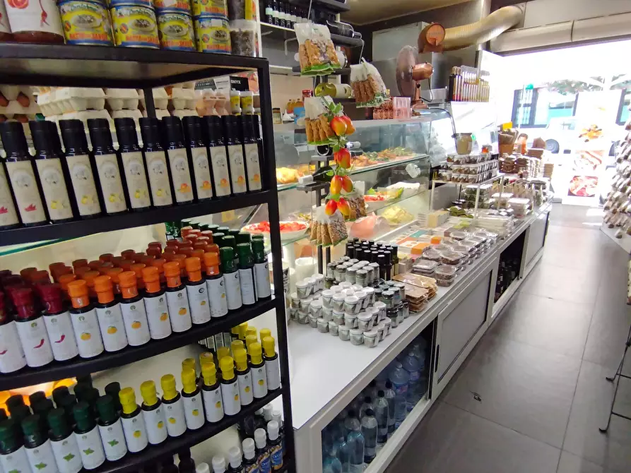 Immagine 21 di Attività commerciale in vendita  in Corso Umberto I a Siracusa