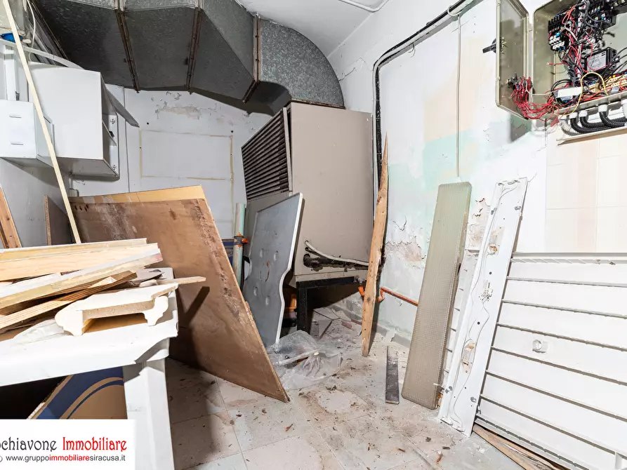 Immagine 25 di Locale commerciale in affitto  a Siracusa