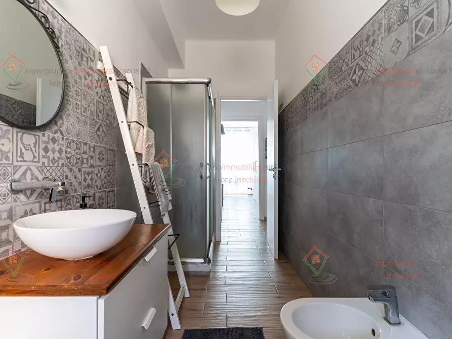 Immagine 9 di Trilocale in vendita  a Siracusa