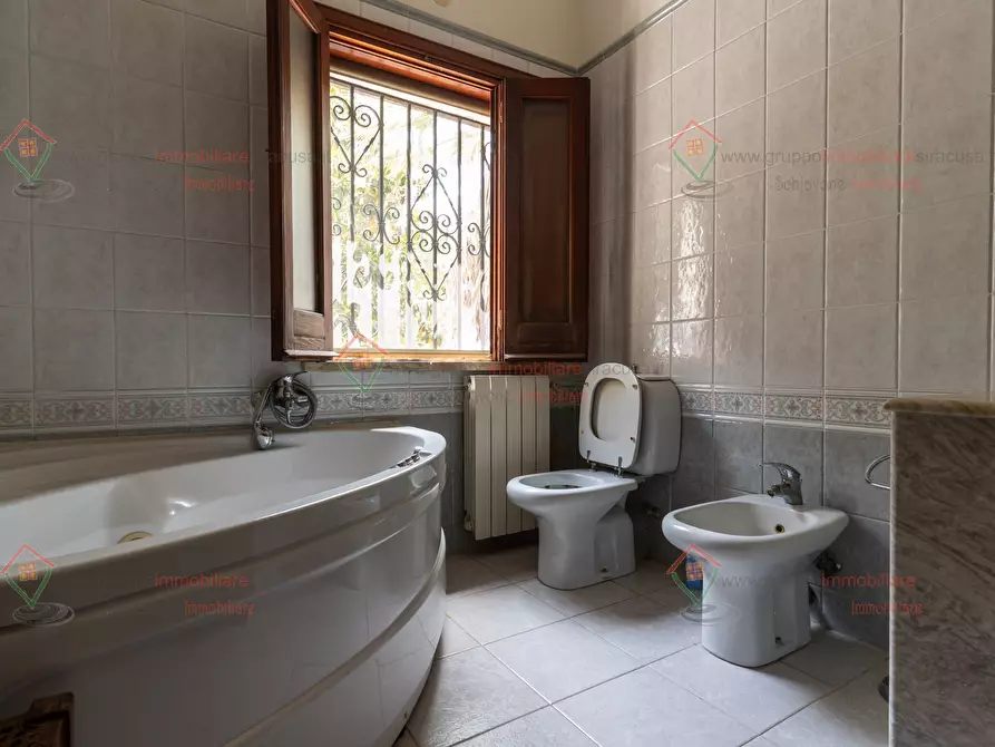 Immagine 18 di Villa in vendita  a Siracusa