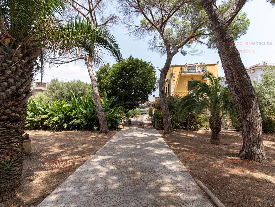 Immagine 41 di Villa in vendita  a Siracusa