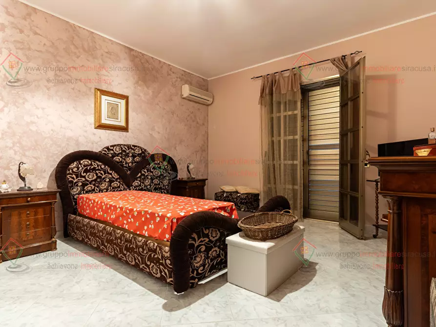 Immagine 35 di Villa in vendita  a Siracusa