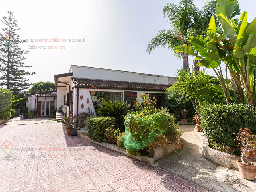Immagine 1 di Villa in vendita  a Siracusa