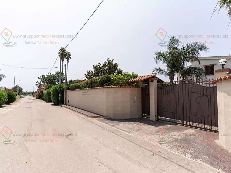 Immagine 35 di Villa in vendita  a Siracusa