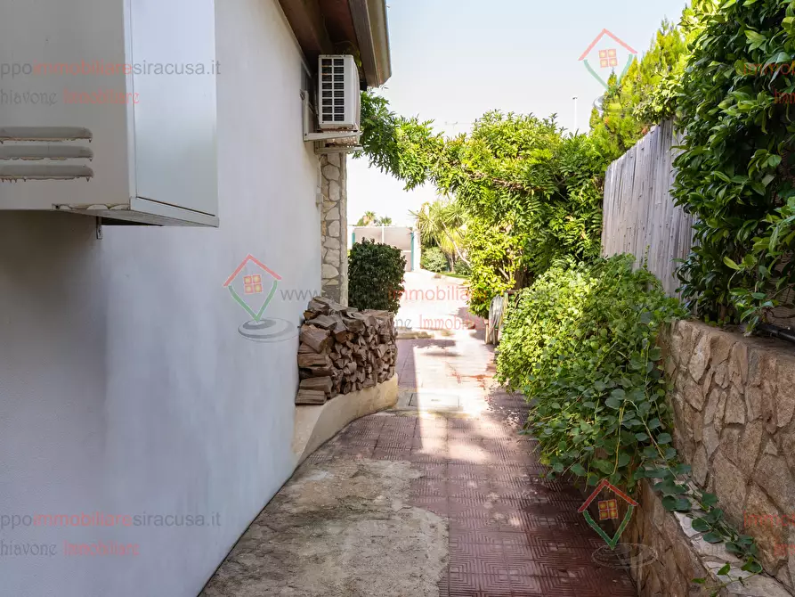 Immagine 14 di Villa in vendita  a Siracusa