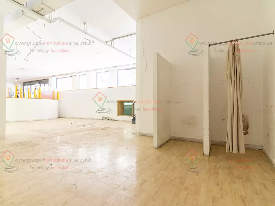 Immagine 9 di Locale commerciale in affitto  a Siracusa