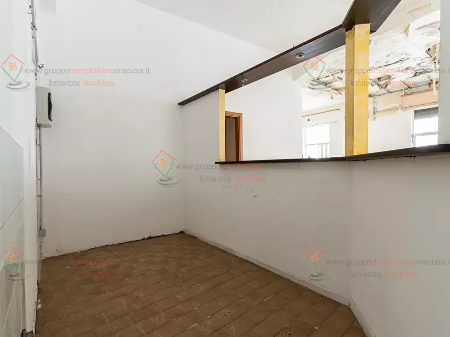 Immagine 11 di Locale commerciale in vendita  a Priolo Gargallo