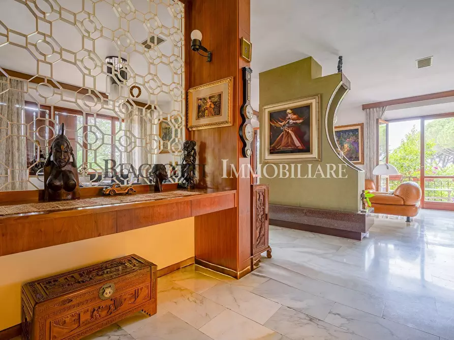 Immagine 5 di Villa in vendita  a Livorno