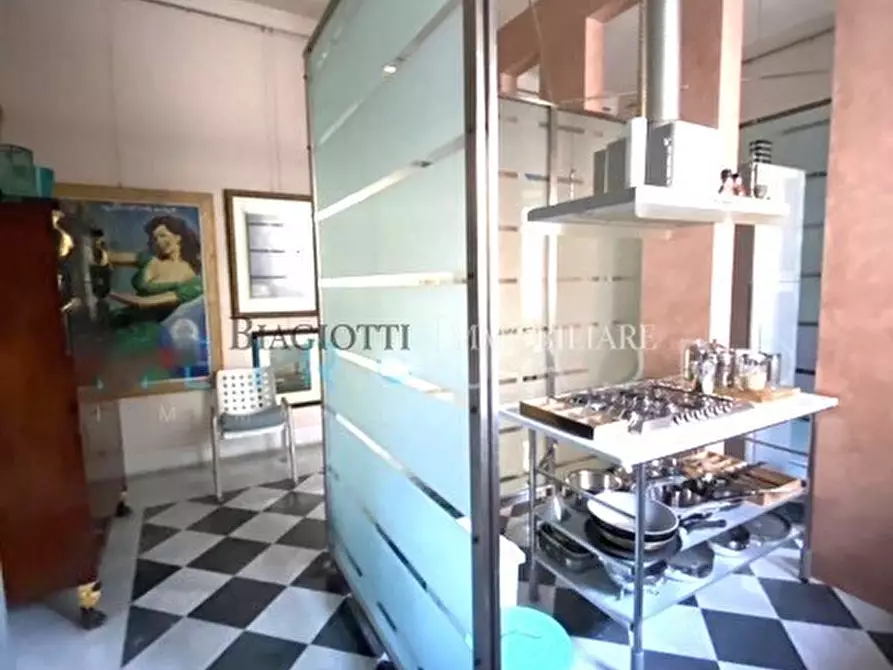 Immagine 12 di Trilocale in vendita  a Livorno