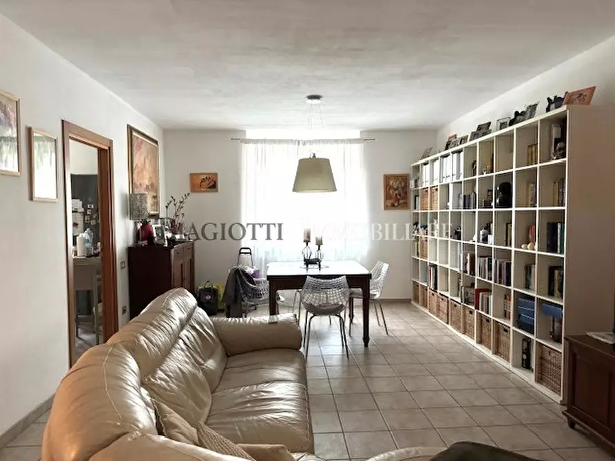 Immagine 13 di Trilocale in vendita  a Livorno