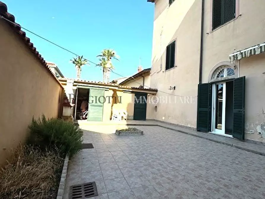 Immagine 19 di Casa semindipendente in vendita  a Livorno