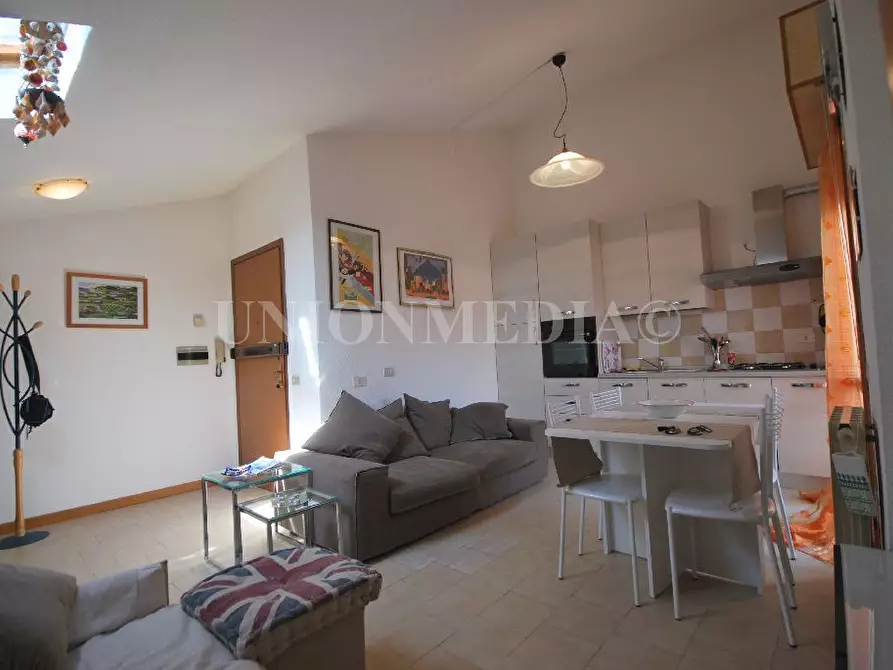 Immagine 3 di Mansarda in affitto  a Sarzana