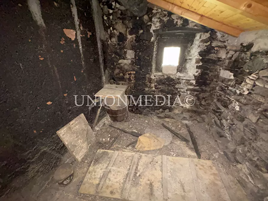 Immagine 16 di Casa semindipendente in vendita  in via giucano a Fosdinovo