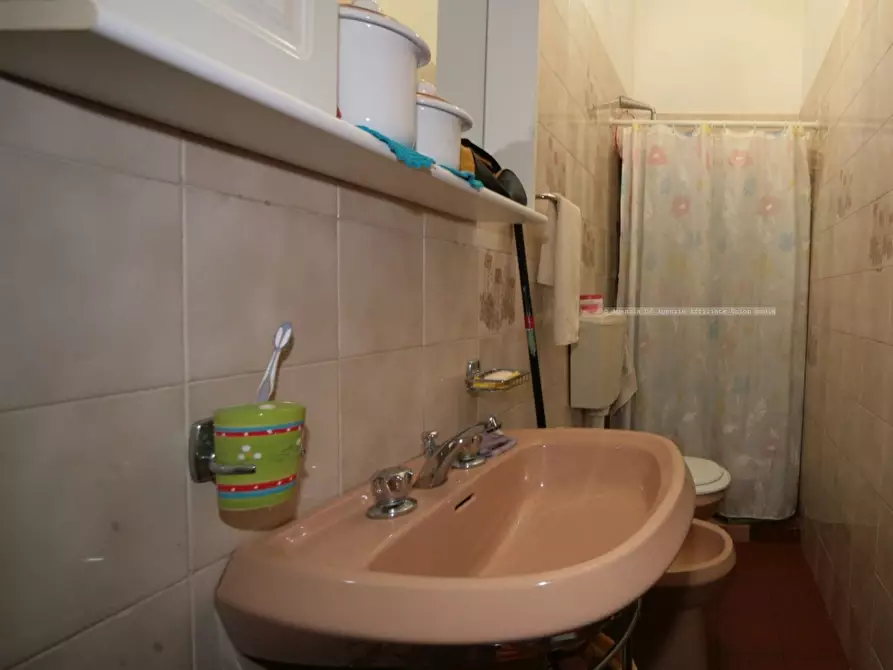 Immagine 8 di Casa indipendente in vendita  a Sarzana