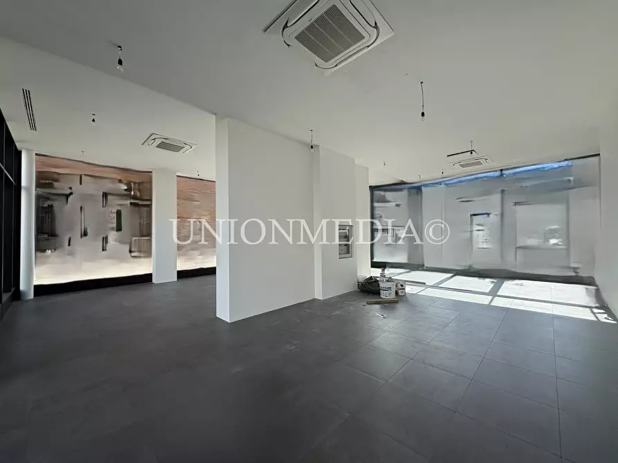 Immagine 2 di Locale commerciale in affitto  a Sarzana