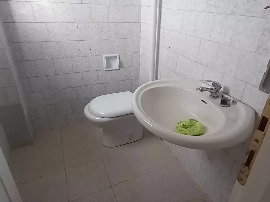 Immagine 10 di Attività commerciale in affitto  in Via Ausa 46 a Rimini