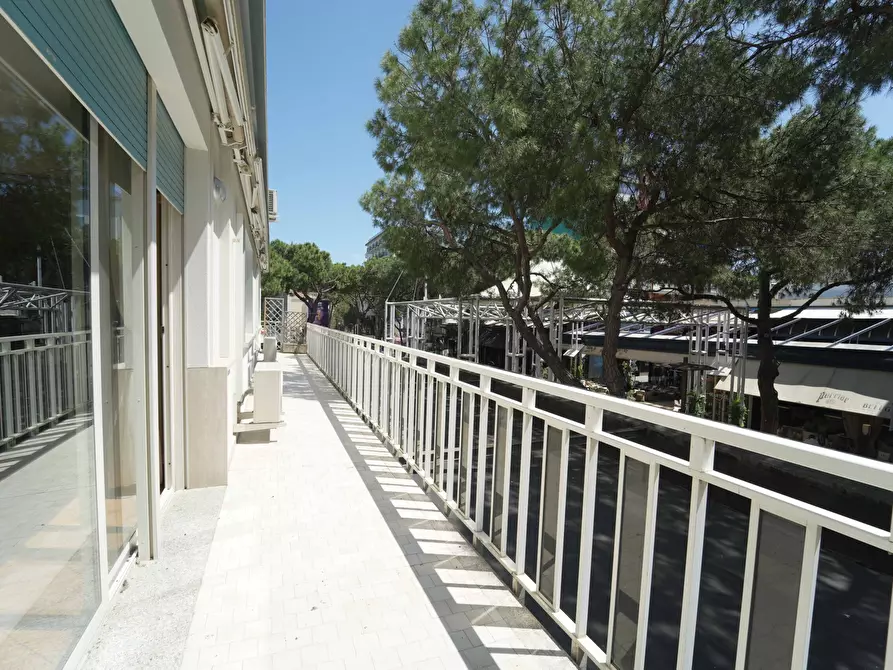 Immagine 9 di Quadrilocale in vendita  in Viale Dante 7 a Riccione