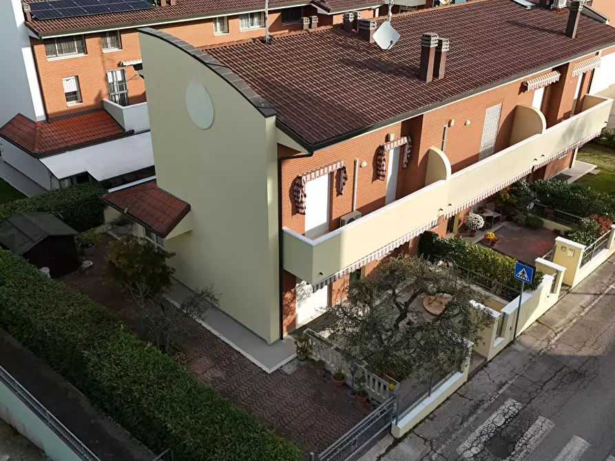 Immagine 23 di Villetta a schiera in vendita  in Via Omo Bottego a Bellaria-Igea Marina