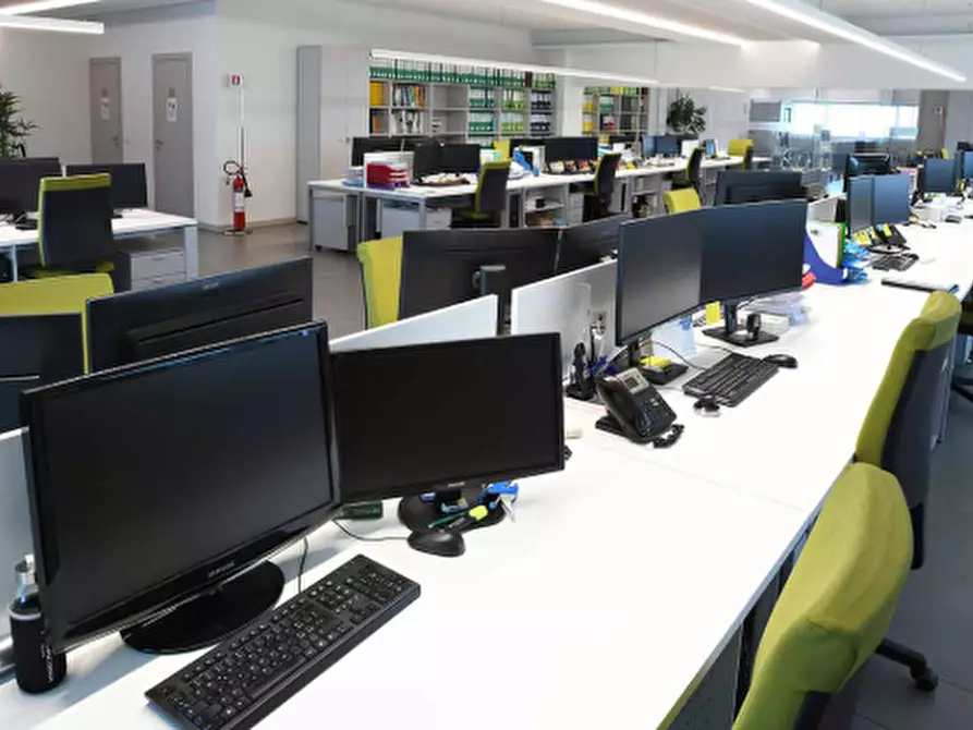 Immagine 9 di Locale commerciale in affitto  in Viale Tiberio 28 a Rimini