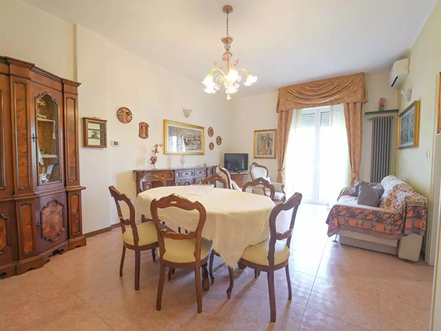 Immagine 21 di Palazzo in vendita  in Via Albio Tibullo 40 a Bellaria-Igea Marina