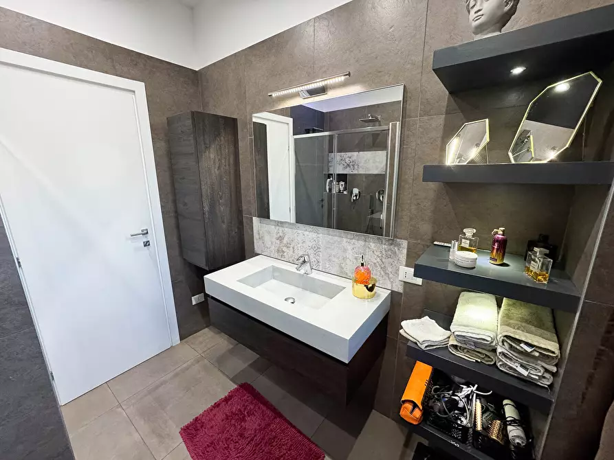 Immagine 26 di Quadrilocale in vendita  in Viale San Gottardo a Rimini