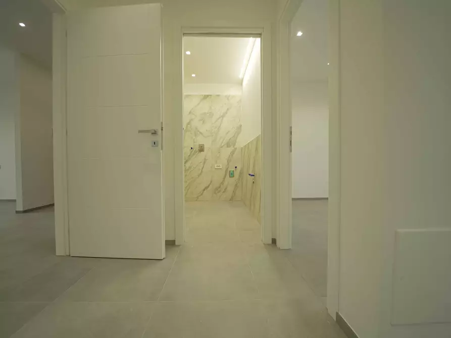 Immagine 16 di Quadrilocale in vendita  in Via Bottone 21 a Santarcangelo Di Romagna