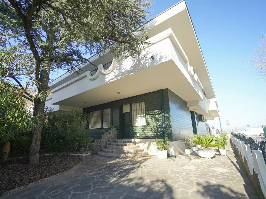 Immagine 1 di Casa trifamiliare in vendita  in Via Flacco Perseo 2 a Bellaria-Igea Marina