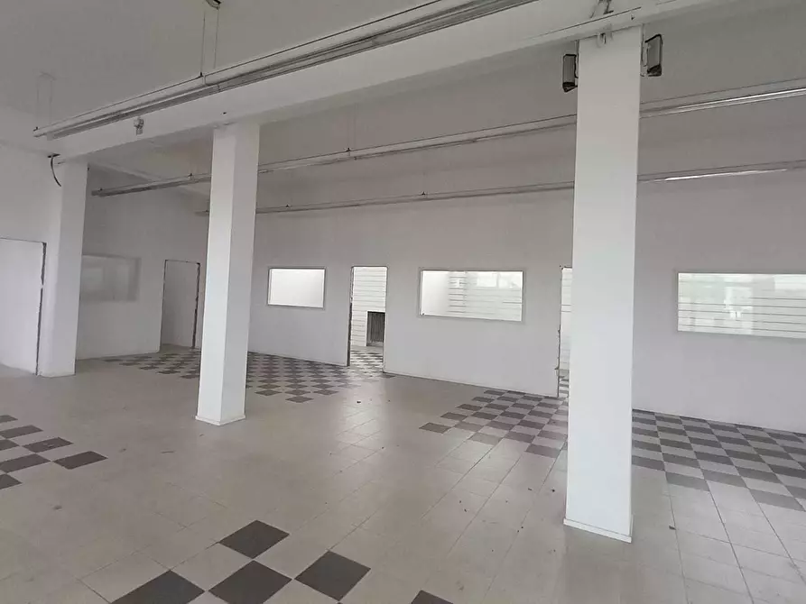 Immagine 6 di Attività commerciale in affitto  in Via Ausa 46 a Rimini