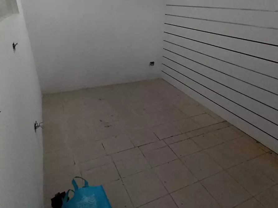 Immagine 12 di Attività commerciale in affitto  in Via Ausa 46 a Rimini