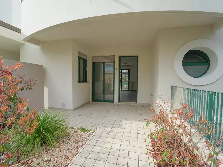 Immagine 19 di Trilocale in vendita  in Viale Tocra 10A a Rimini