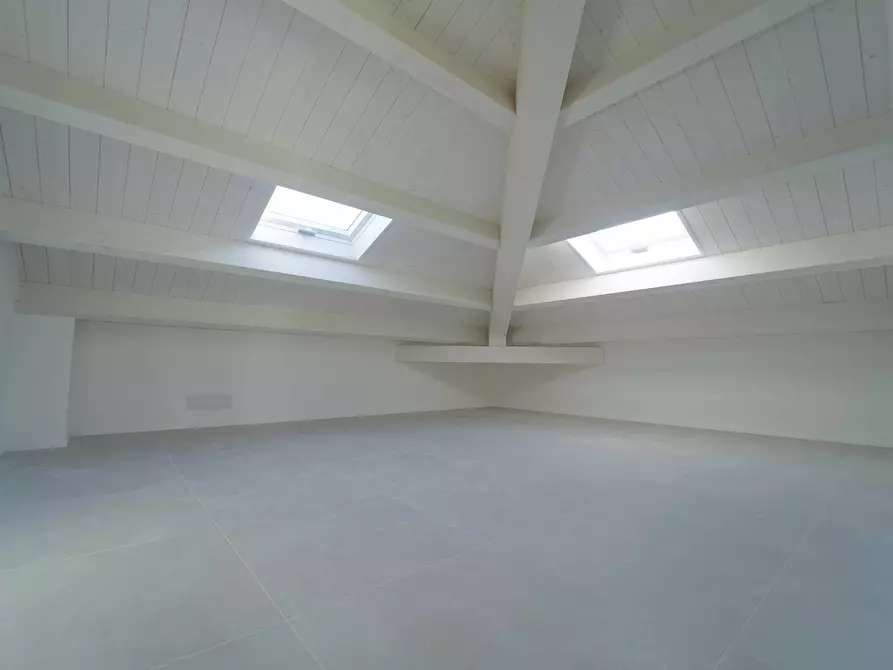 Immagine 10 di Quadrilocale in vendita  in Via Niccolò Tommaseo 100 a Rimini