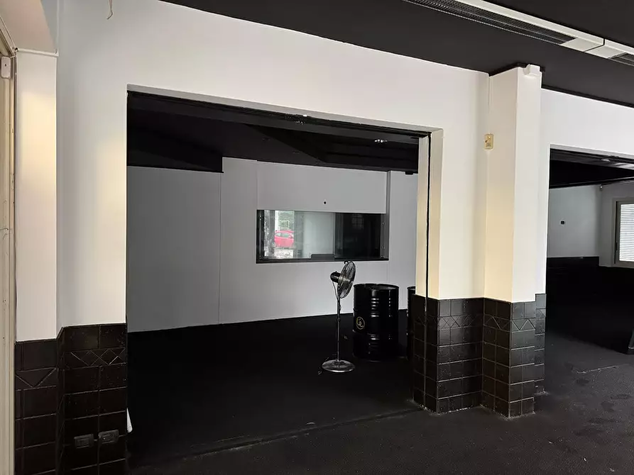 Immagine 17 di Attività commerciale in affitto  in Via Bruno Buozzi 21 a Rimini