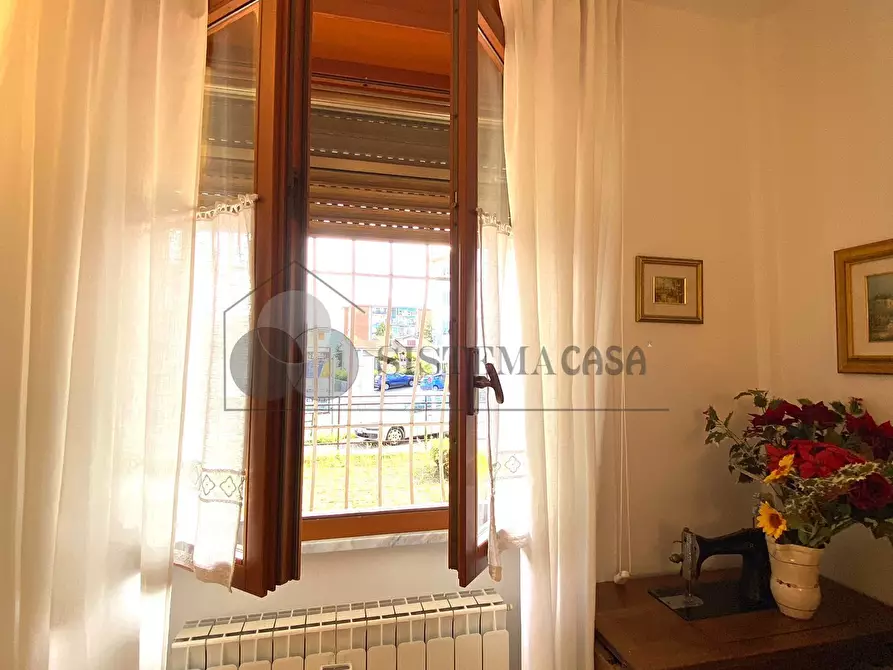 Immagine 12 di Trilocale in vendita  in Piazza Garibaldi 9 a Follo