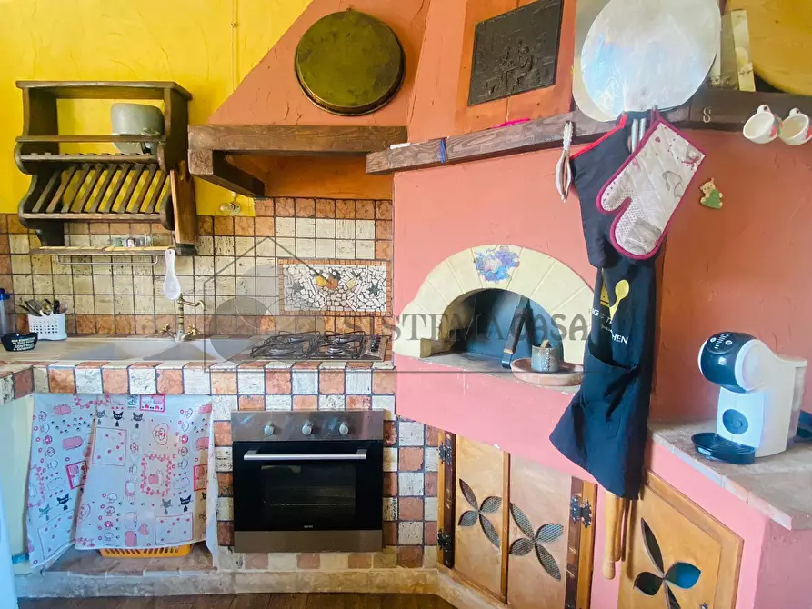 Immagine 10 di Porzione di casa in vendita  in Via Stazione 25 a Follo