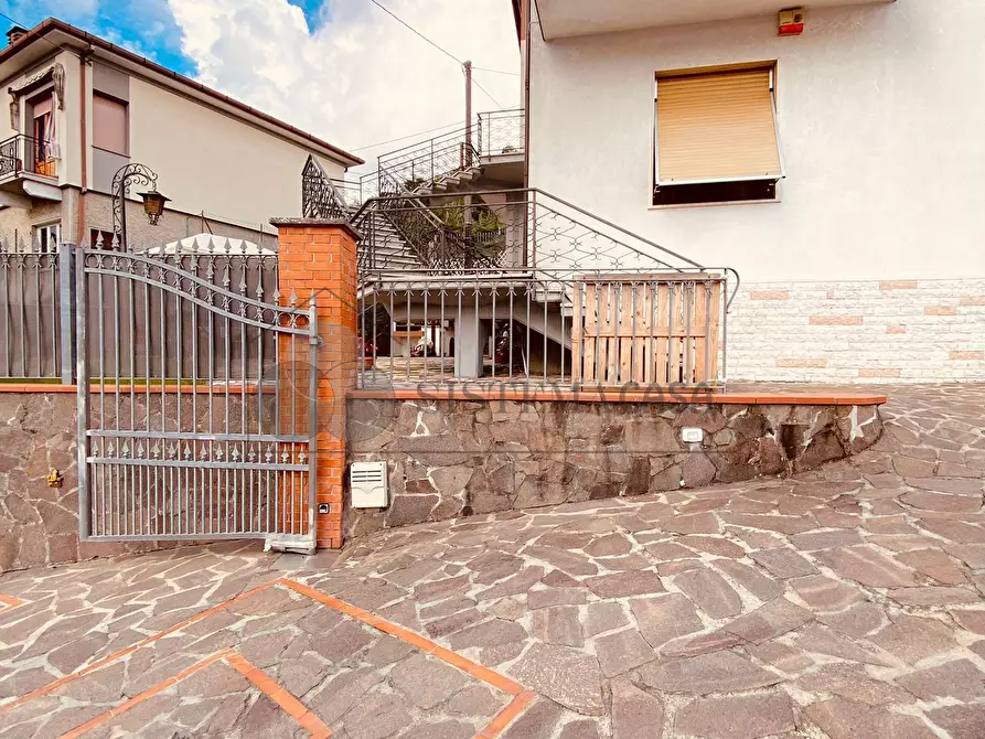 Immagine 51 di Villa in vendita  in Via 1º Maggio 12 a Follo