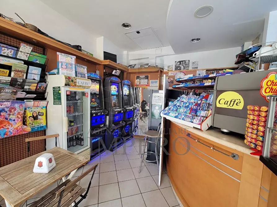 Immagine 15 di Locale commerciale in vendita  in Via Aurelia 150 a Bordighera