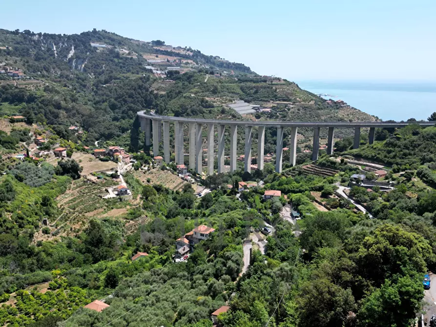 Immagine 14 di Porzione di casa in vendita  in Via Felice Cascione 19 a Ventimiglia
