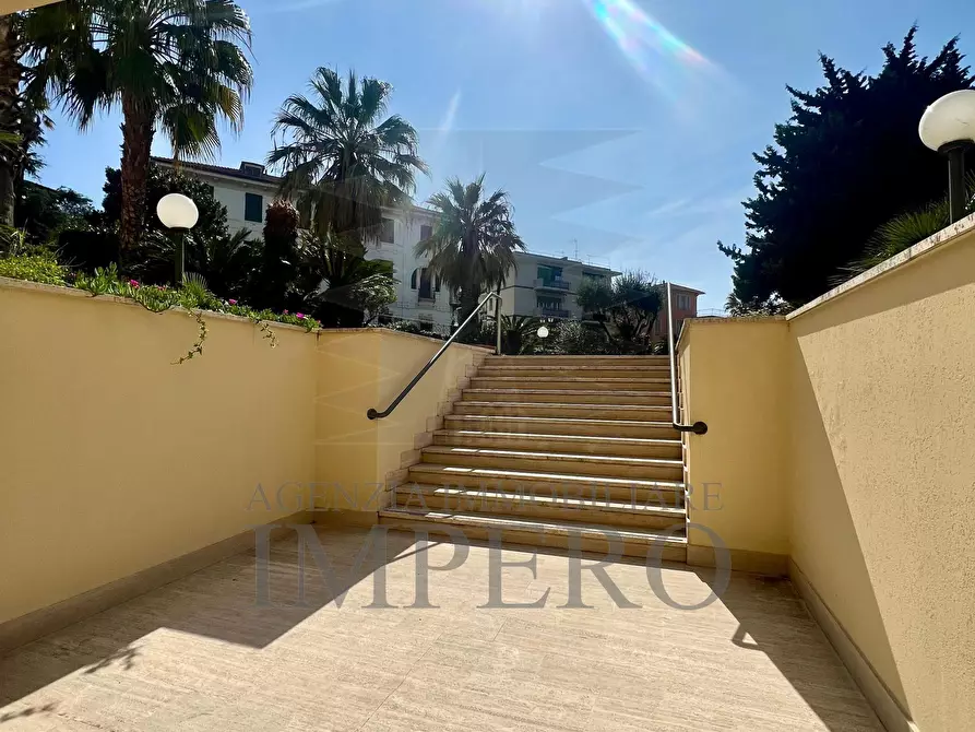 Immagine 28 di Quadrilocale in vendita  in Corso Italia 100 a Bordighera