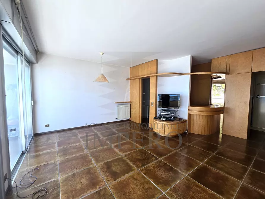 Immagine 6 di Pentalocale in vendita  in Lungomare Varaldo 67 a Ventimiglia