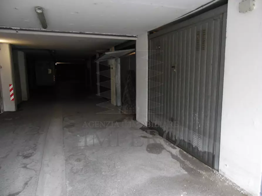 Immagine 3 di Garage in vendita  in Corso Limone Piemonte 86 a Ventimiglia