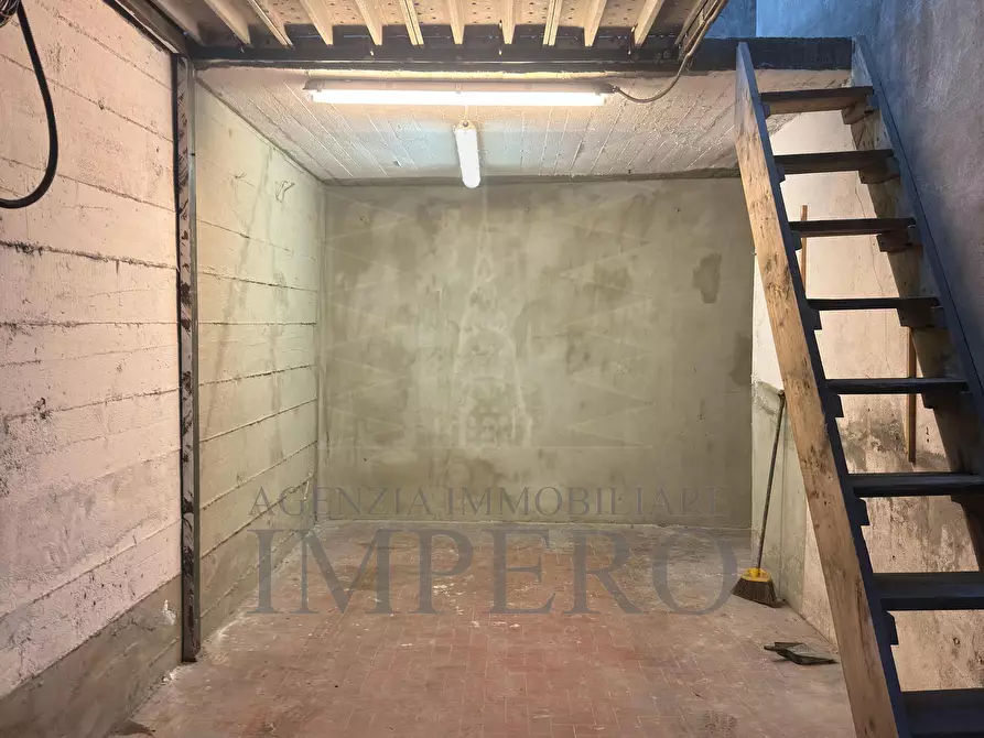 Immagine 2 di Garage in vendita  in Piazzale Sansecondo 1 a Ventimiglia
