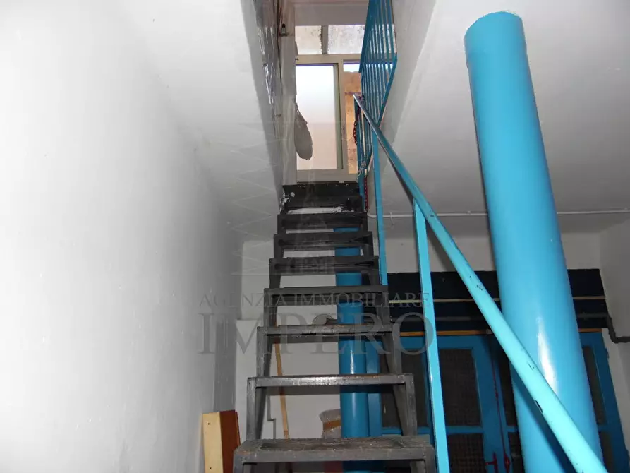 Immagine 11 di Locale commerciale in affitto  a Ventimiglia