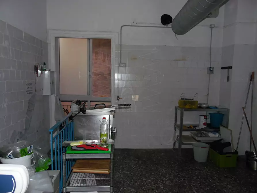 Immagine 9 di Locale commerciale in affitto  a Ventimiglia